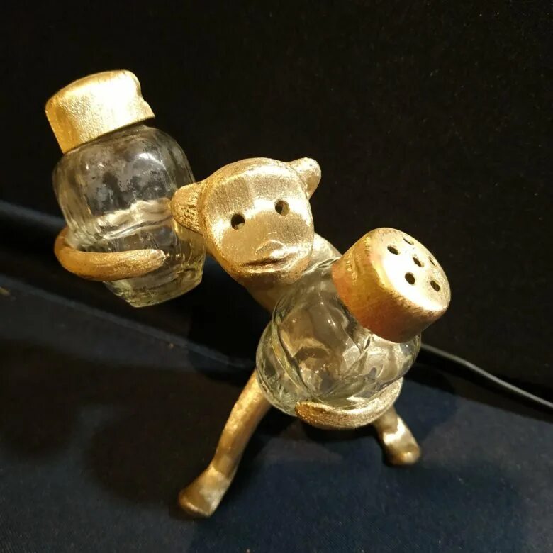 Сольница обезьянка ссср. Солонка обезьянка. Перечница обезьянка. Перечница обезьянка латунь ссср. Солонка обезьянка.