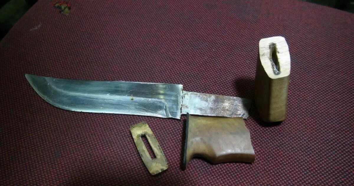 Серп восстановить сломанную ручку. Сломанная рукоять нож. Сломанная рукоять. Сломанная рукоять. Поломанный нож восстановления.