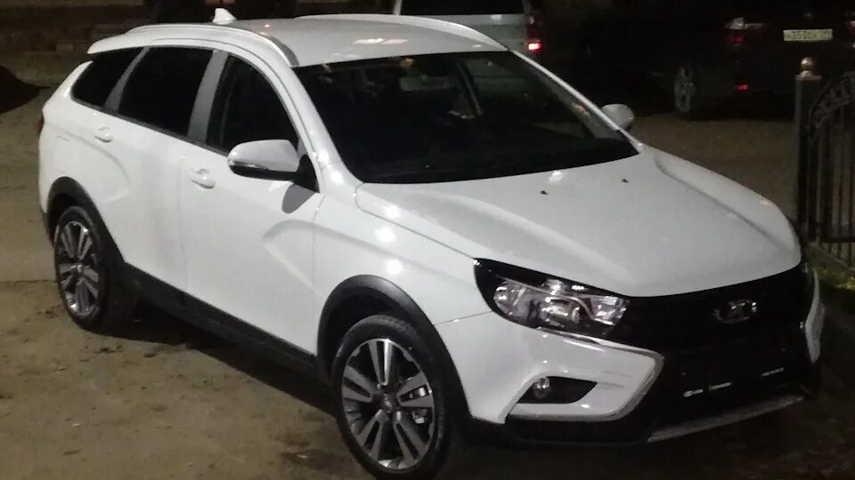 Renault Logan 2 VS Lada Vesta SW Cross (личный опыт) - Lada Vesta SW Cross, 1,6 