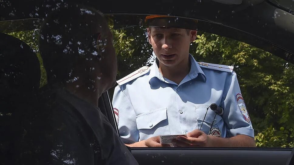 Видеосъемка сотрудников полиции при исполнении. Полицейский россии. Гаишники нормальные есть. Съемка сотрудников полиции. Съемка инспектора гибдд на камеру.