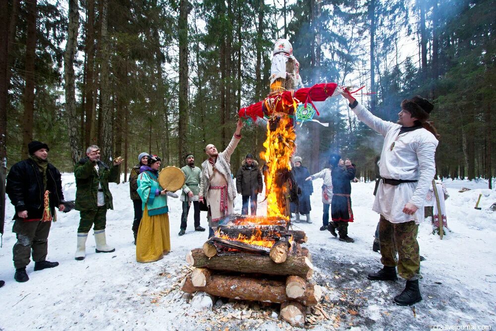 Исконное название масленицы комоедица. Чучело Марены. Славянский праздник Комоедица. Комоедица — Масленица праздники славян. С праздником Масленица Комоедица.