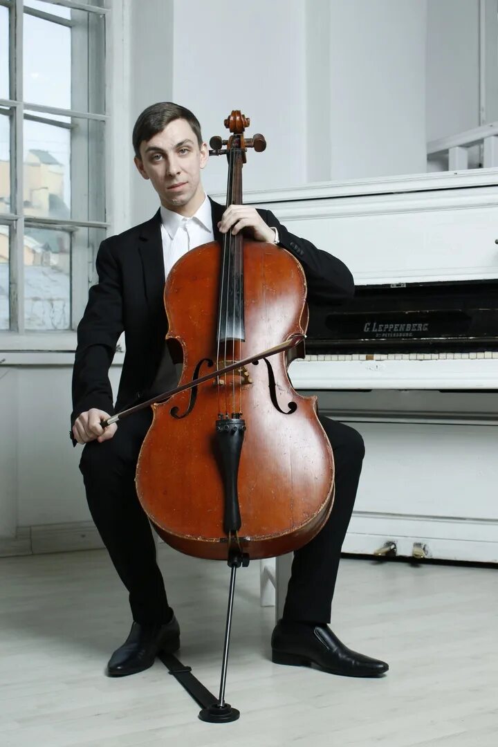 Виолончель для детей. Люди играющие на музыкальных инструментах. Ильина виолончель. А в вержбилович виолончелист. Севбо аглая игоревна виолончель.