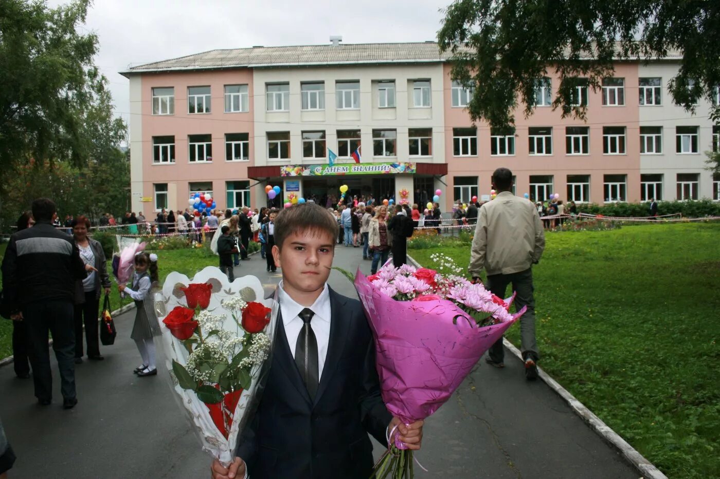 Сайт сош 3 южно сахалинск. Гимназия 3 южно-сахалинск. старая гимназия 3 южно-сахалинск. гимназия 1 южно-сахалинск. директор гимназии 3 южно-сахалинск.