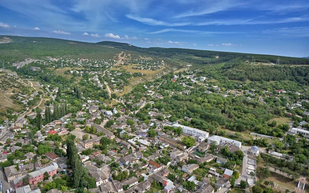 Города крыма бахчисарай. Бахчисарай новый город. бахчисарай вид на город. бахчисарай город сверху. старый город бахчисарай с птичьего полета.