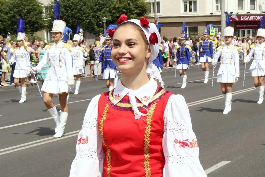 С днем города. Как отмечают день города. Могилев юбилей. Украшение праздничных шествий. Юбилей города шоу.