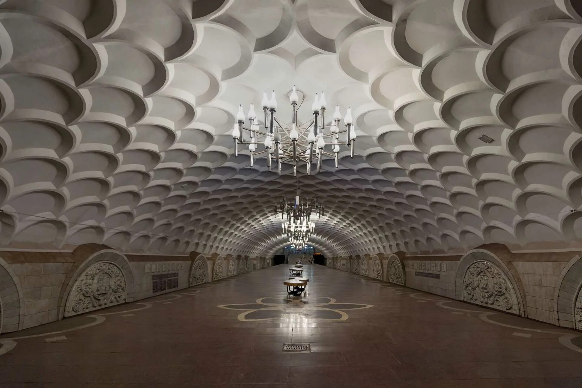 Маяковская станция метро москва. Московский метрополитен станция маяковская. Станция метро красные ворота в 1935 году. Архитектор метро москвы. Архитектор метро москвы.