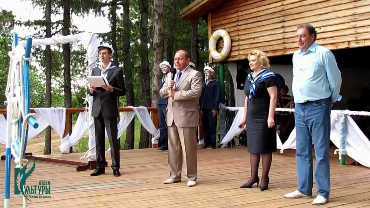 Бердск зеленые. Зелёный остров Бердск беседки. Зелёный остров Бердск. Парк отдыха зеленый остров Бердск. Пляж зеленый остров Бердск.