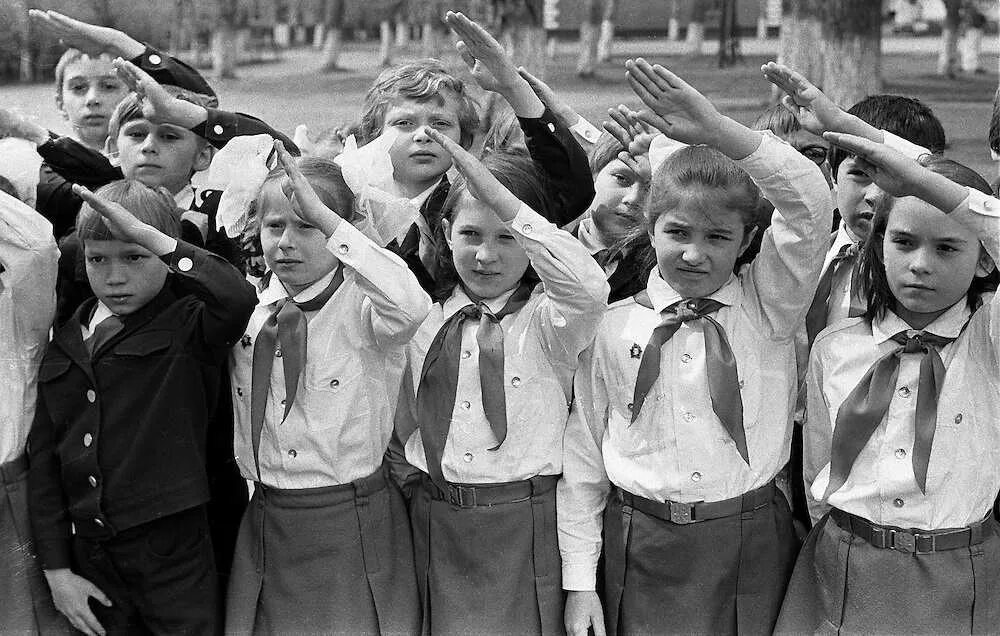 Дети союз. Пионеры в Москве 1960. Пионеры Пионерия СССР. СССР пионеры 60х. Отряд пионеров в СССР.