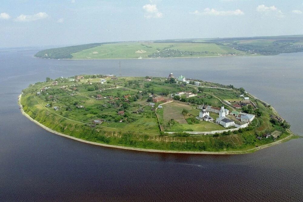 Остров Свияжск. Свияжск остров-град достопримечательности. Остров град Свияжск Татарстан. Крепость град Свияжск. Строительство свияжска