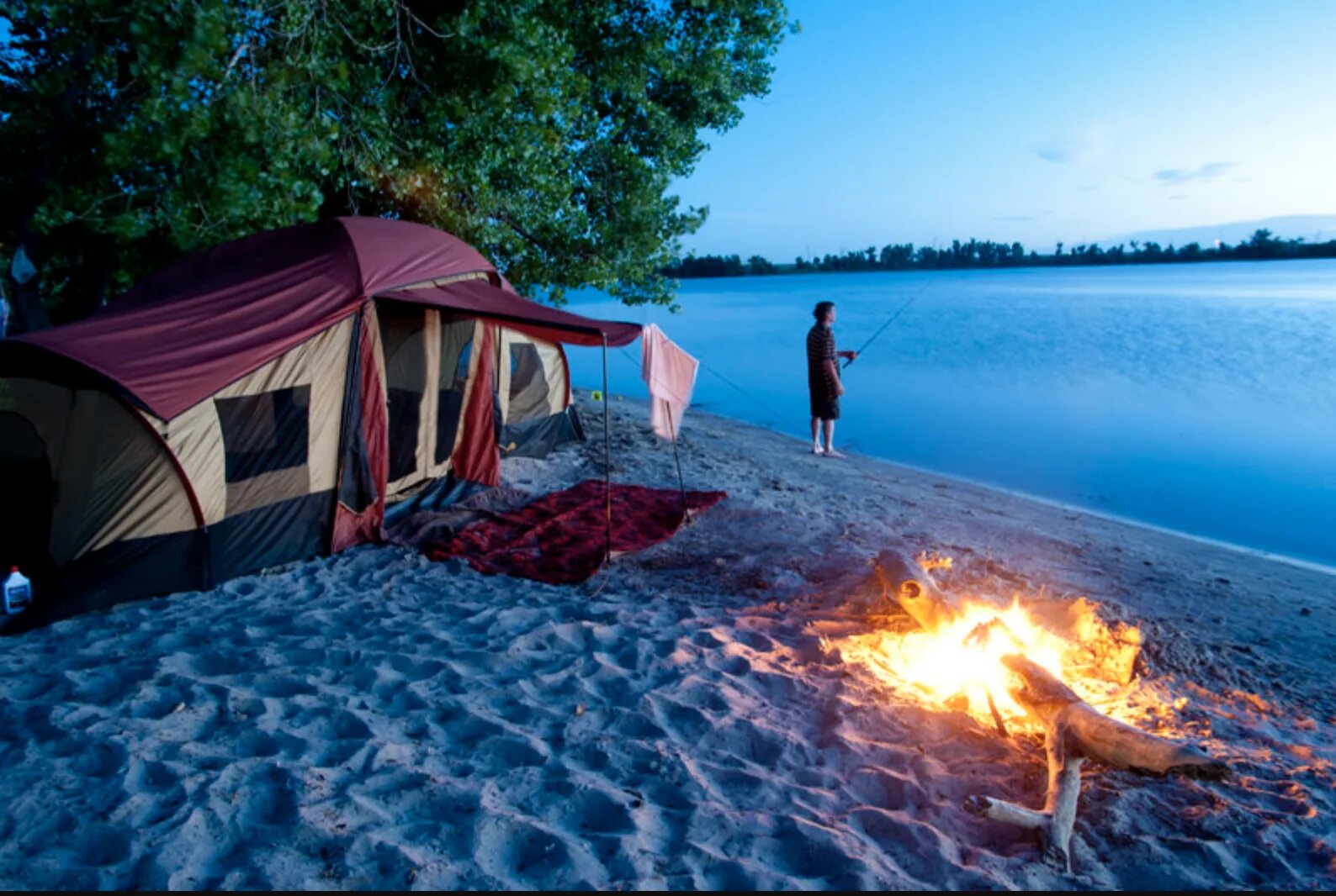 Travel camp. Ладожские шхеры кемпинг. Озеро Селигер палаточный лагерь. Селигер палаточный лагерь кемпинг. Кемпинг Тургояк 2022.