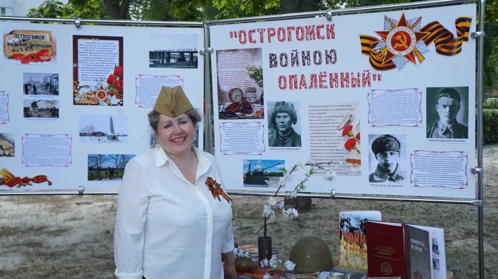 Острогожская детская библиотека. Выставка по информатике. Выставка о пионерии в библиотеке. Здание острогожской библиотеки. Сайт острогожская цбс.