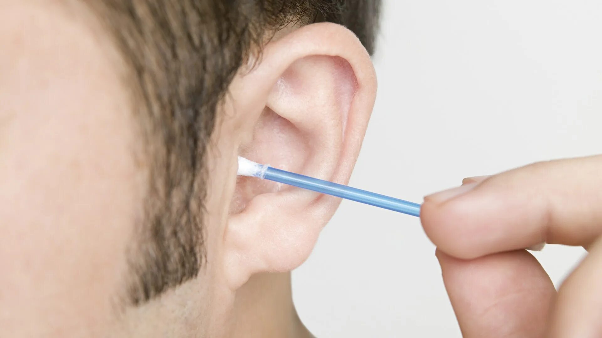 Как чистить надо уха