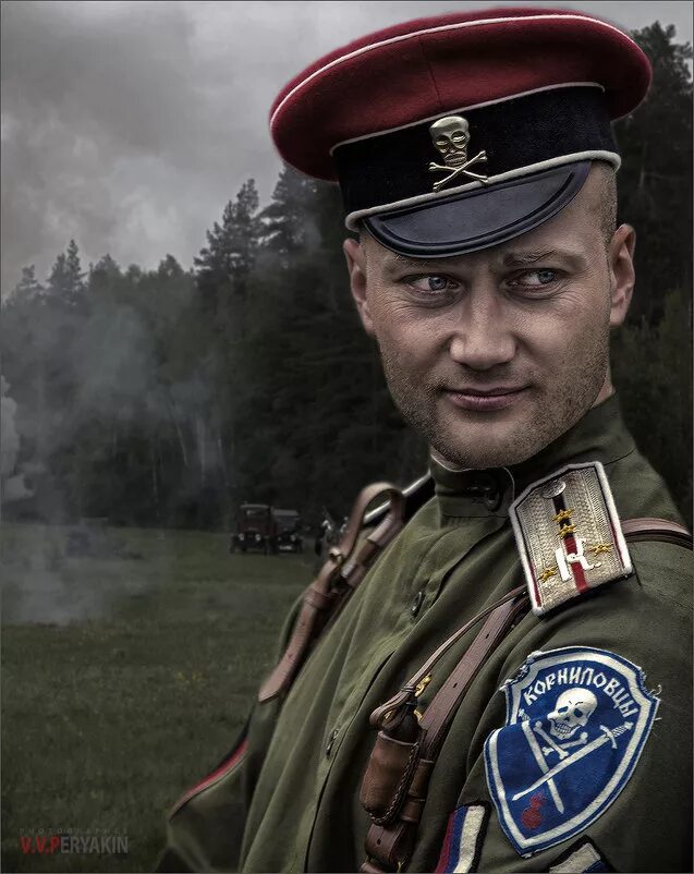 гигачад корниловец. белая гвардия корниловцы. николай туроверов. вячеслав бондаренко писатель. офицеры белой гвардии.