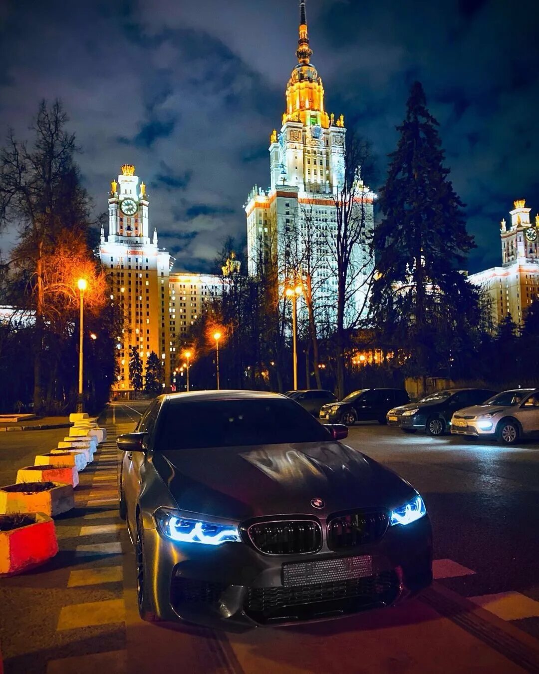 BMW moscwa. БМВ м5 Москва. БМВ Москва Сити. БМВ м5 Москва Сити.