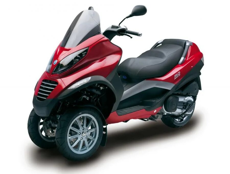 Новый скутер в беларуси. Piaggio mp3 400. Трицикл Piaggio. Трехколесный скутер 2010 Piaggio. Мопед пиаджио.