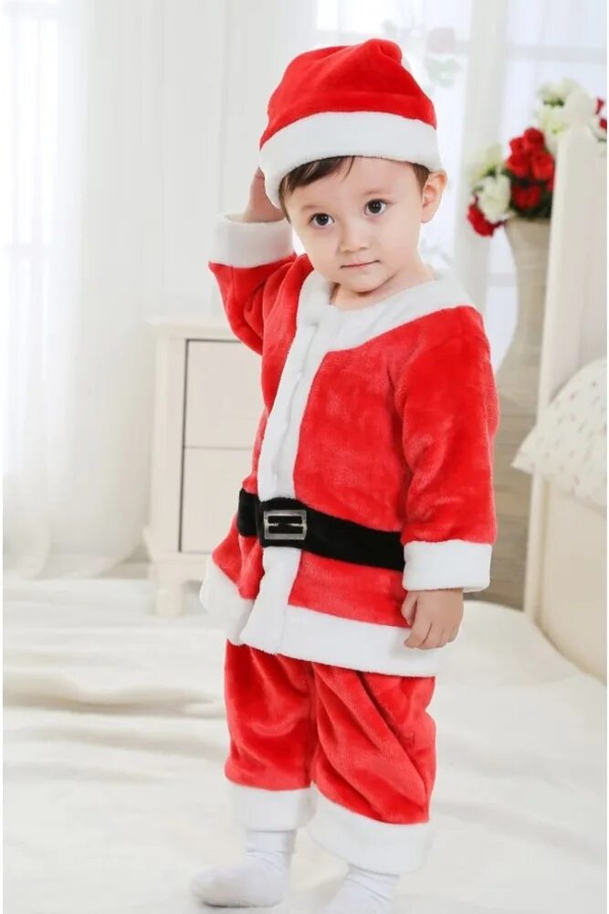 Нового костюмы для детей. Костюм малыша Санта Клауса. Костюм Санта Клауса для мальчика. Костюм Санты Клауса для детей. Новогодние детские костюмчики для малышей.