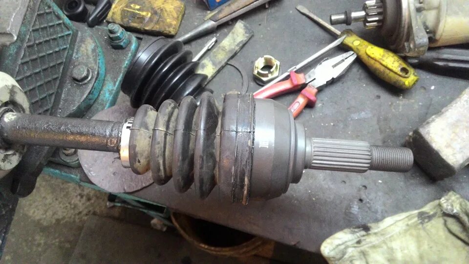 Внутренняя граната ларгус 16 клапанов. Замена наружного пыльника шруса рено логан 1. Замена шруса ларгус. Шаровая прадо 120 trw. Замена шруса ларгус.