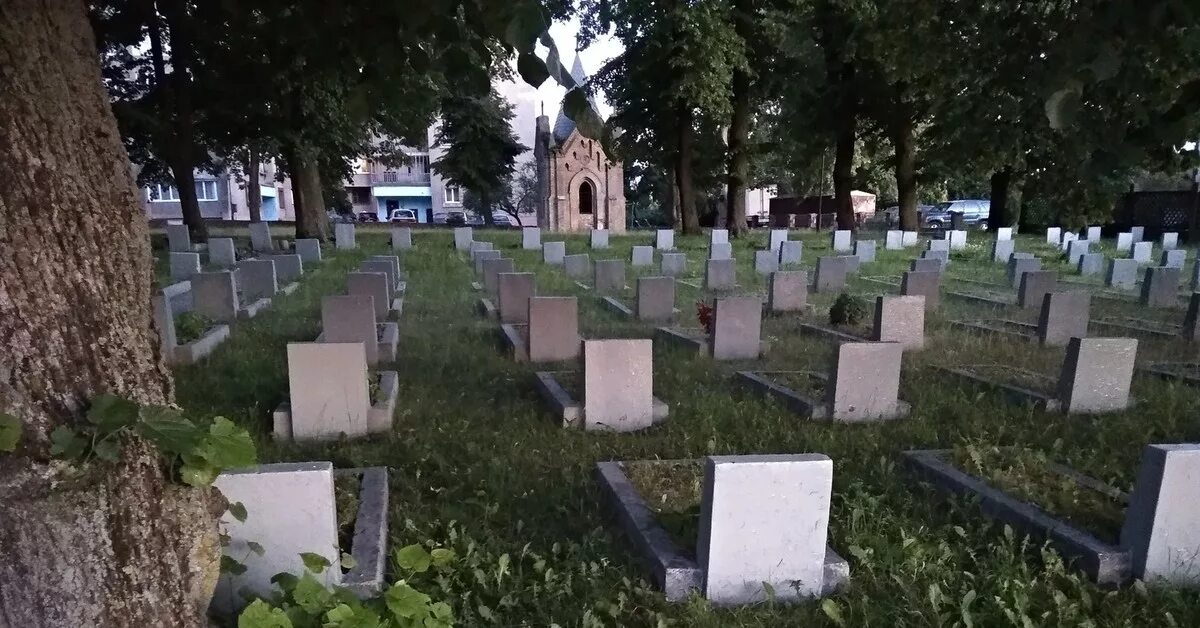 Кладбище данных. Военное кладбище гродно. еврейское кладбище гродно. кладбище в белоруссии фото. кладбище для военнослужащих российской армии.