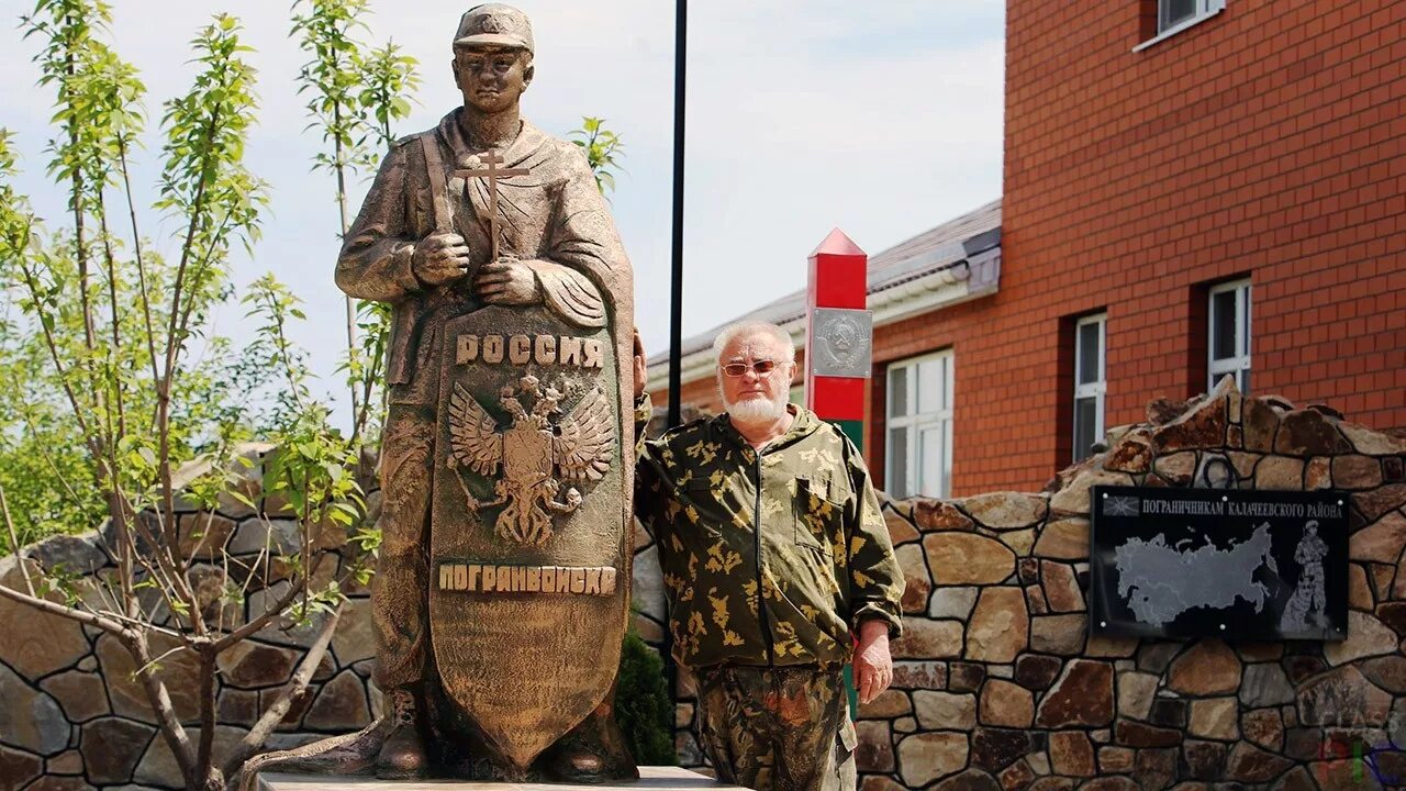 Памятник воину евгению. Памятник воину евгению. Памятник воину евгению. Евгений родионов памятник в кузнецке пензенской. Евгений родионов крест на м4.