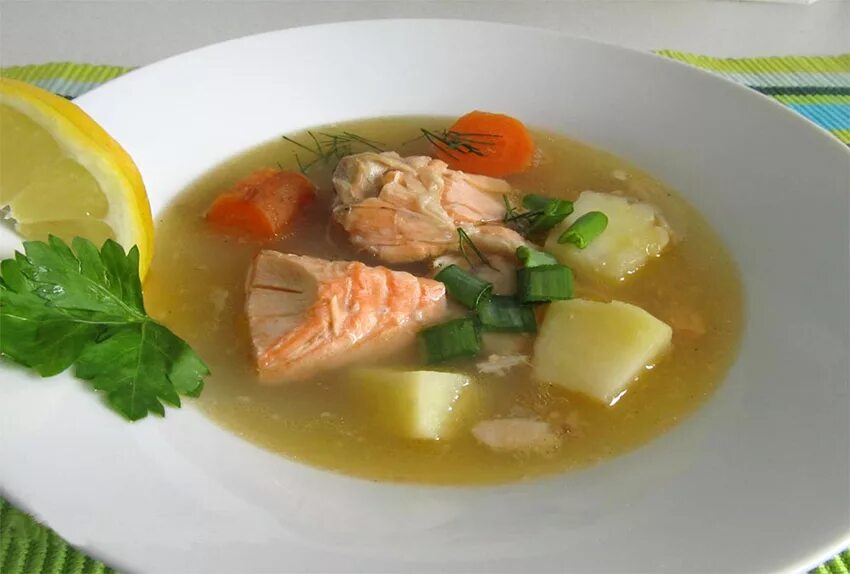 Уха быстро вкусно. Консоме из лосося. уха из семги. уха из форели. уха с семгой.