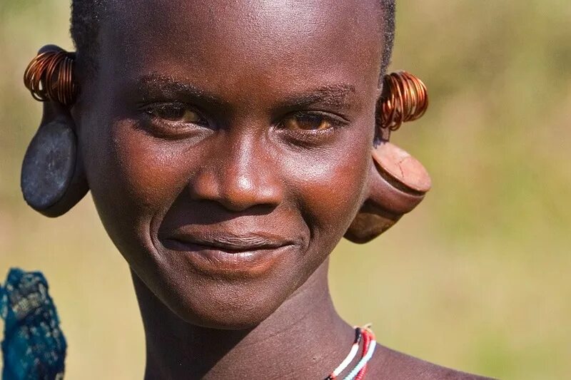 андреа иванова болгария инстаграмм. самые длинные губы. африканцы с тарелкой в губе. самые огромные губы в мире. сурма (народ) народы южного судана.