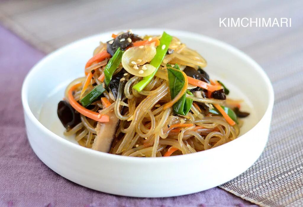Лапша корейцев. Japchae Noodles. Чапче корейское. Japchae Vegetarian Noodle. Корейская лапша нудл.