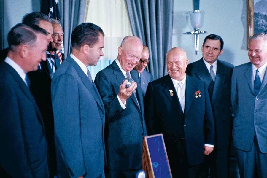 Визит хрущева в сша. Хрущев и эйзенхауэр в сша 1959. хрущев визит в сша 1959. визит хрущёва в сша в 1959 эйзенхауэра. хрущев никита сергеевич и эйзенхауэра.