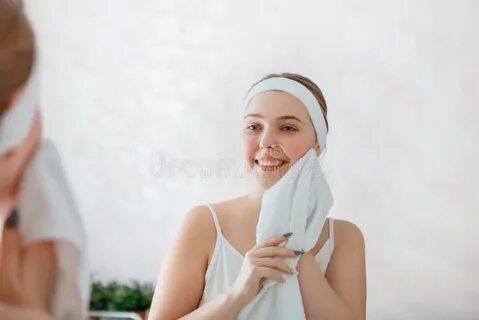 Девушки в белых полотенцах