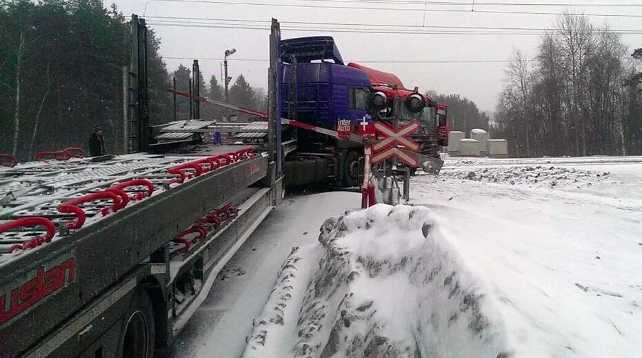 Авария на железной дороге в Бутурлино. Авария на переезде новая Заимка. Авария ЖД переездом Олонецкий район. Порхов Железнодорожный переезд авария. Авария на переезде в ставропольском крае