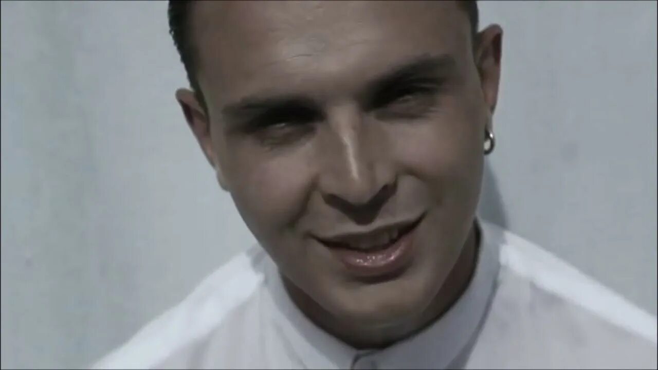 Hurts wait. Группа hurts певцы. Группа hurts. Hurts 2015. Hurts wait.