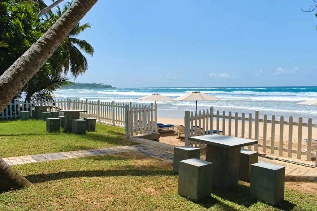 Dickwella resort 4. Диквелла Шри Ланка. Клаб бетона Шри Ланка. Smeralda Beach Hotel Dikwella. Smeralda Beach Hotel Boutique Шри Ланка пляж.