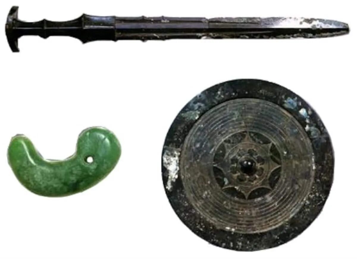 Священная регалия японских императоров. Священная регалия японских императоров. Нарухито император японии. Священная регалия японских императоров. Резиденция императора японии нарухито.