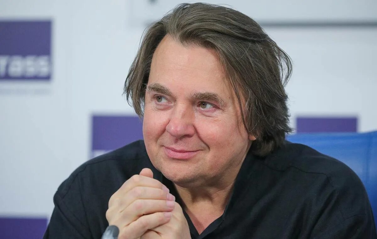 Кто сейчас директор первого канала вместо эрнста