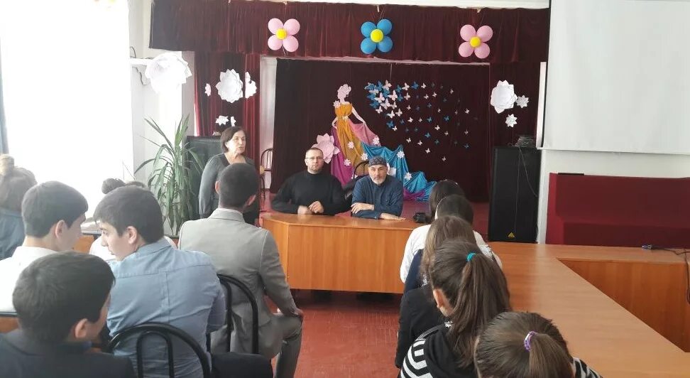 Школа интернат костино воспитатели. Учителя и воспитатели школы интернат 5. Ижморская школа интернат психолого. Школа интернат 2 воспитатели. Тюбукская школа интернат.