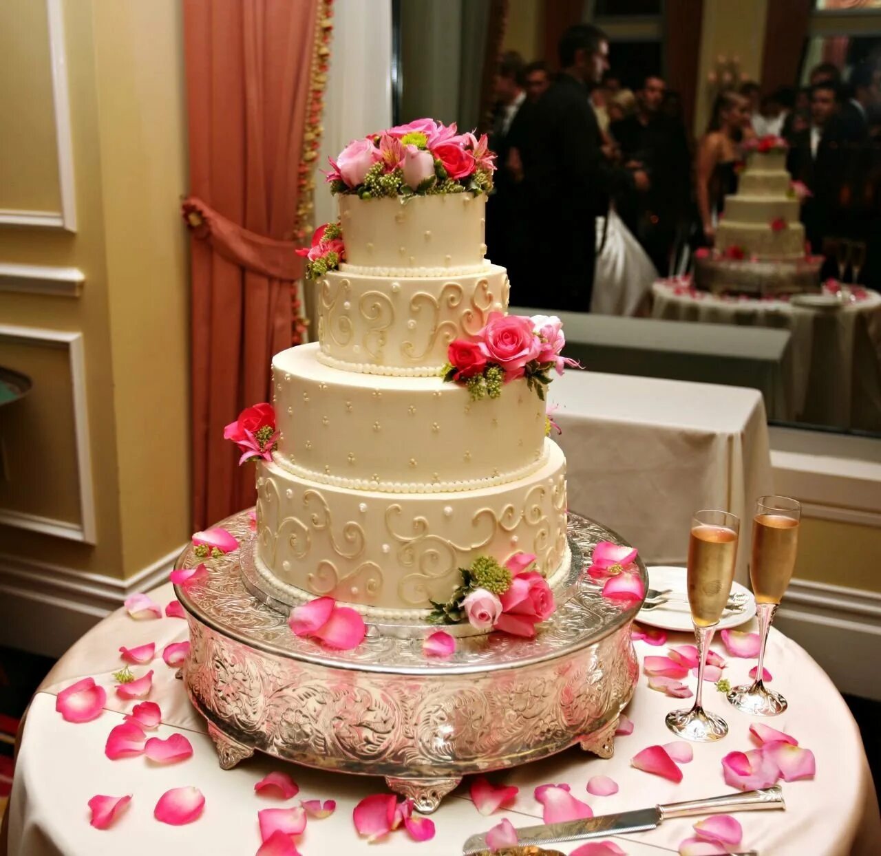 Красивые торты. Красивые Свадебные торты. Шикарный свадебный торт. Большие Свадебные торты.