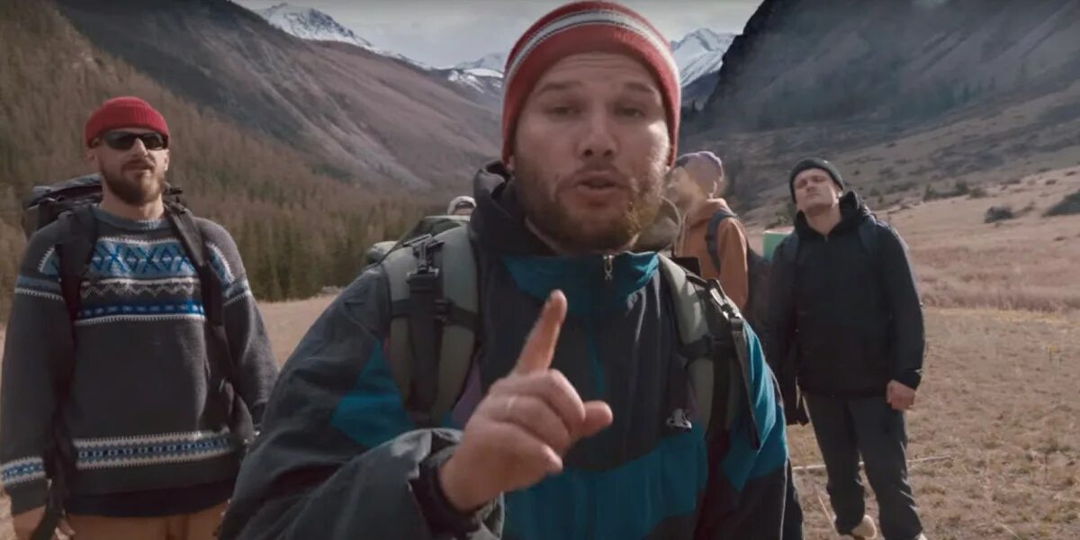 High mountains текст. Макс Корж в горах. Макс Корж горы по колено. Макс Корж горы по колено клип. Макс Корж фото в горах.