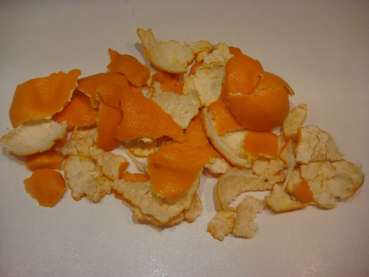 Мандариновая шкурка. Мандариновая кожура в медицине. Цукаты из апельсиновых корок юлия высоцкая. Апельсиновая кожура. Куда использовать мандариновые корки.