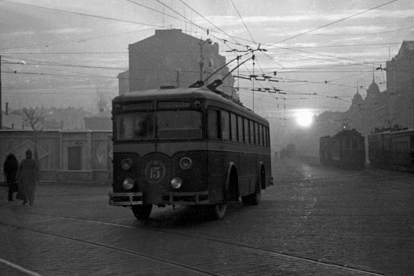 Московский троллейбус 1933. Московский троллейбус 1933 год. Троллейбус в СССР 1933. ЛК-1 троллейбус.