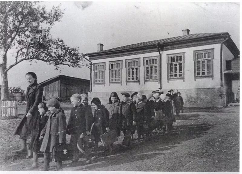 Село зюзино. Село Зюзино Москва. Село Зюзино 1955. Школа в селе Зюзино. Деревня Зюзино.