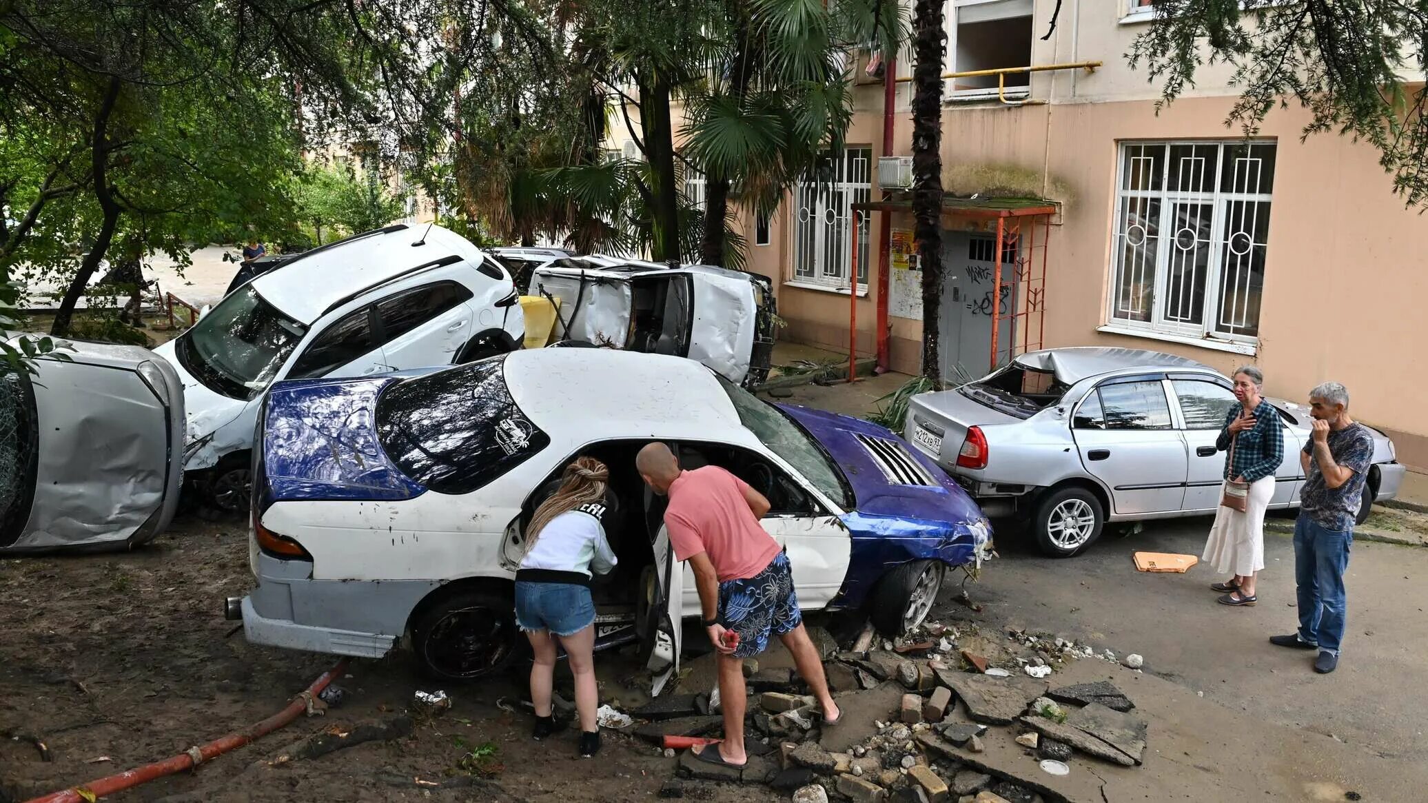 Ливень в сочи сегодня новости последнего. Наводнение в сочи 2025. потоп в сочи июль 2025. наводнение в сочи июнь 2025. потоп сочи 2025 год.