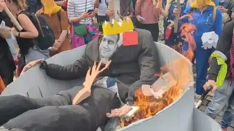 Француз сжечь