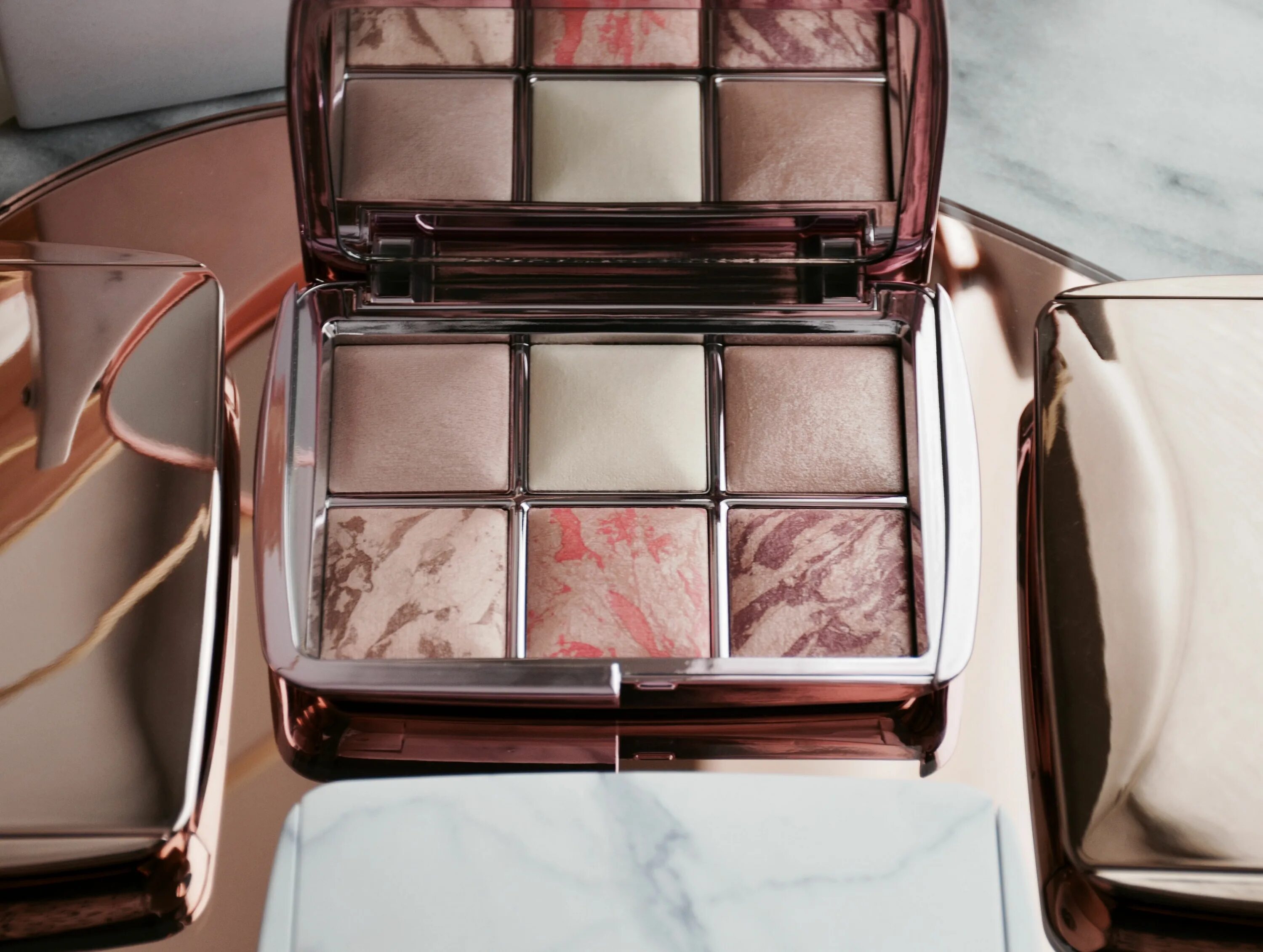 Ambient lighting edit. Палетка hourglass ambient. hourglass палетка 4. hourglass ambient lighting edit палетка. hourglass ambient lighting edit volume 4.