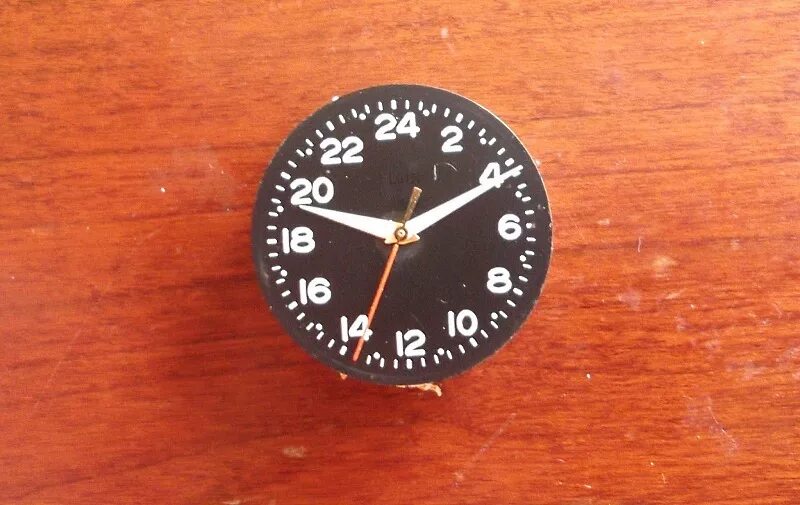 Как научить ребенка часам со стрелками. Почему циферблат 12 часов. Часы. Часы 12 00. Часы показывают 12 часов.