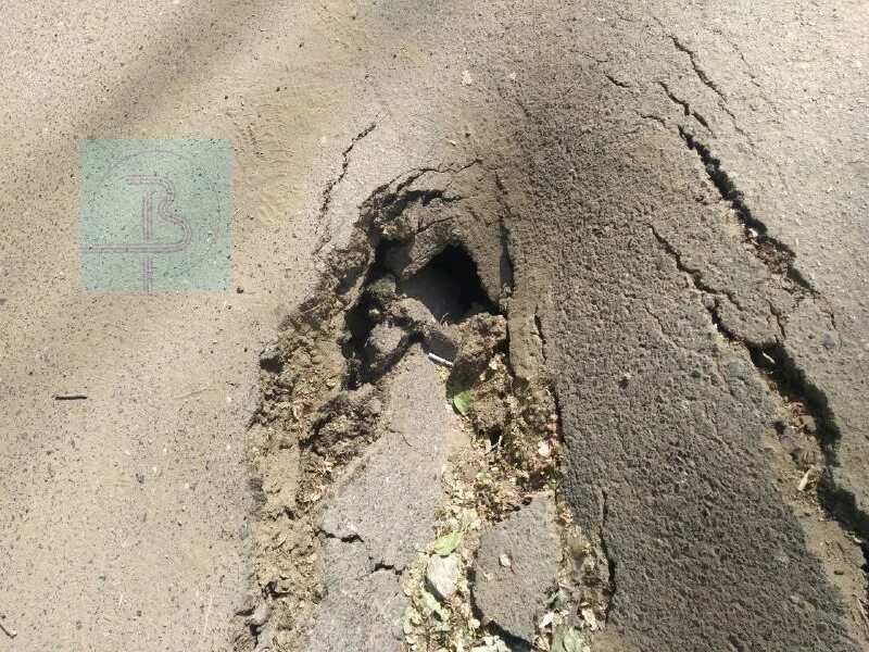 Сонник земля проваливается. Сонник земля проваливается. Карстовый провал в нижегородской области. Знак провал в земле. Провал грунта.