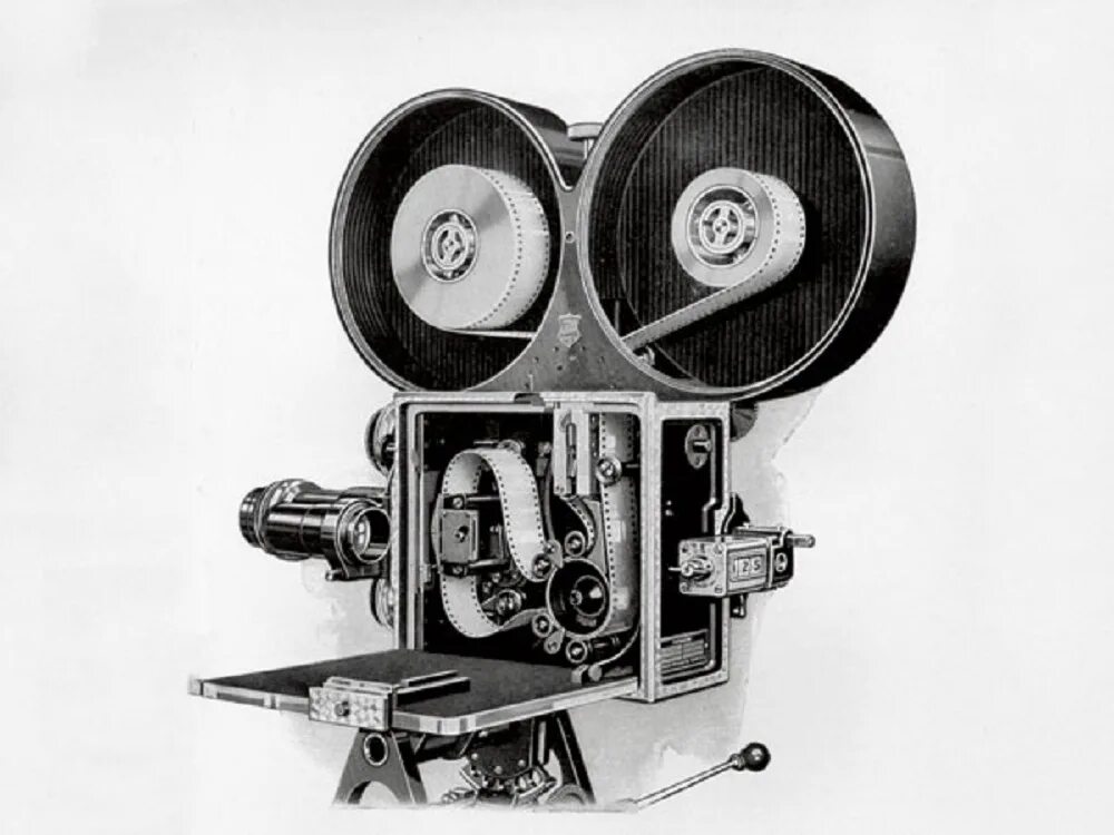 Кинокамера делает 32 за 2. Кинопроектор Томаса Эдисона. Киноаппарат Светлячок СССР. Киноаппарат братьев Люмьер.