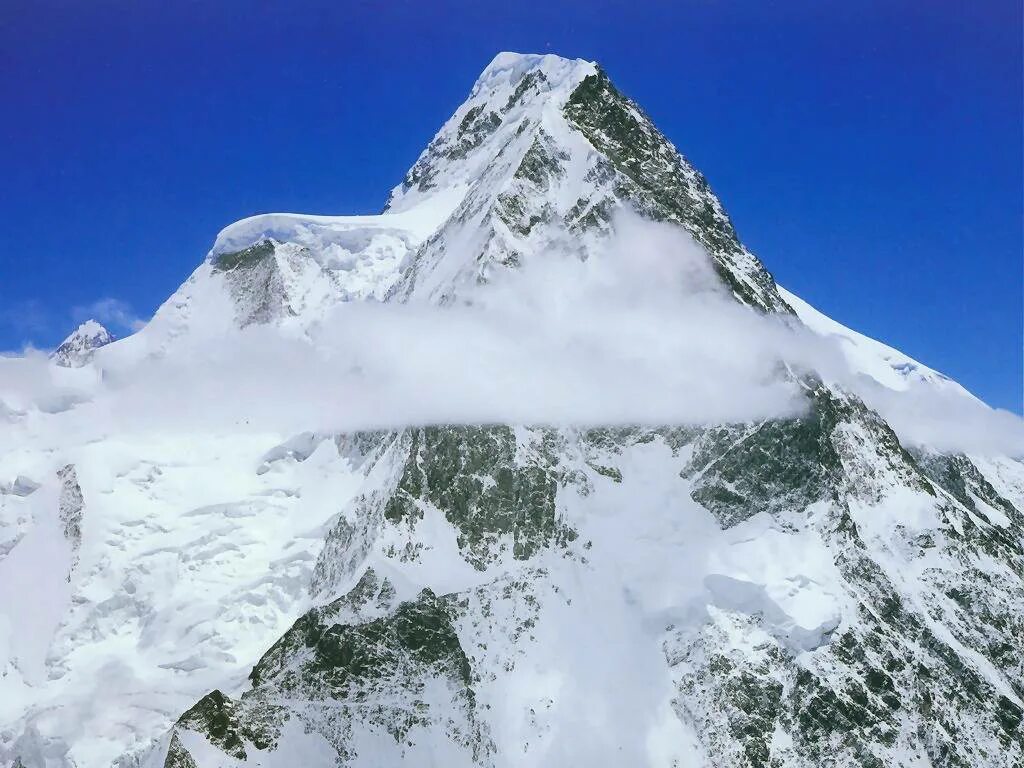 Mount everest is high in the world. Джомолунгма к2. Чогори гора. Пик к2 Чогори. Чогори: «гора убийца».