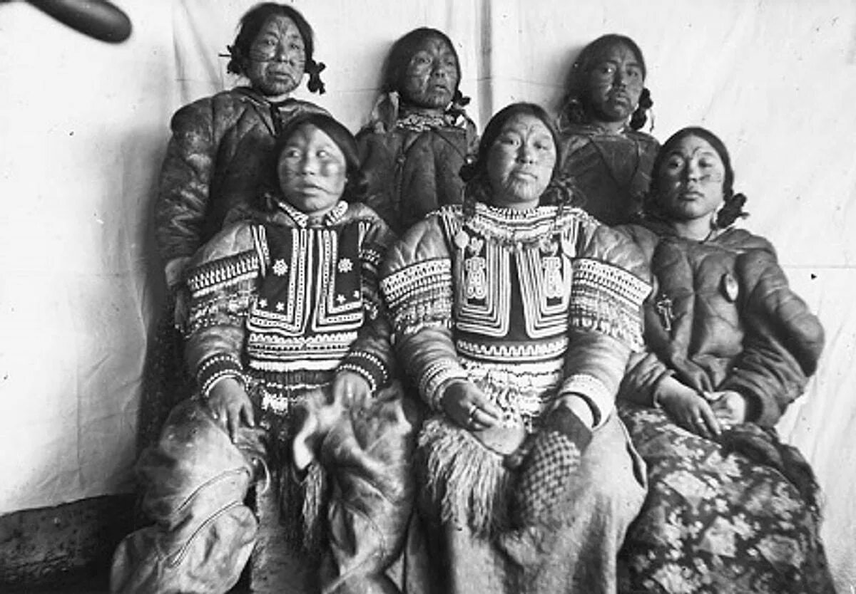 Эскимосы инуиты. Инуиты на Аляске. Инуиты Гренландии. Инуиты Аляска 19 век.