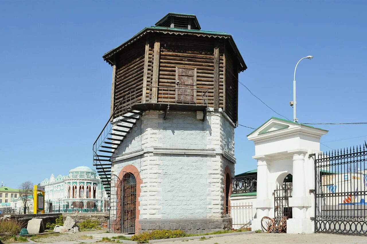 Исторический сквер екатеринбург водонапорная башня. Башня на плотинке екатеринбург. Водонапорная башня екатеринбург. Екб водонапорная башня на плотинке. Водонапорная башня екатеринбург.