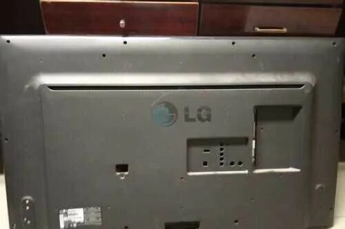 Крышка задняя lg телевизор. Крышка телевизора. Задняя крышка ТВ. Задняя крышка телевизора LG. Телевизор LG 2009 задняя крышка металл.