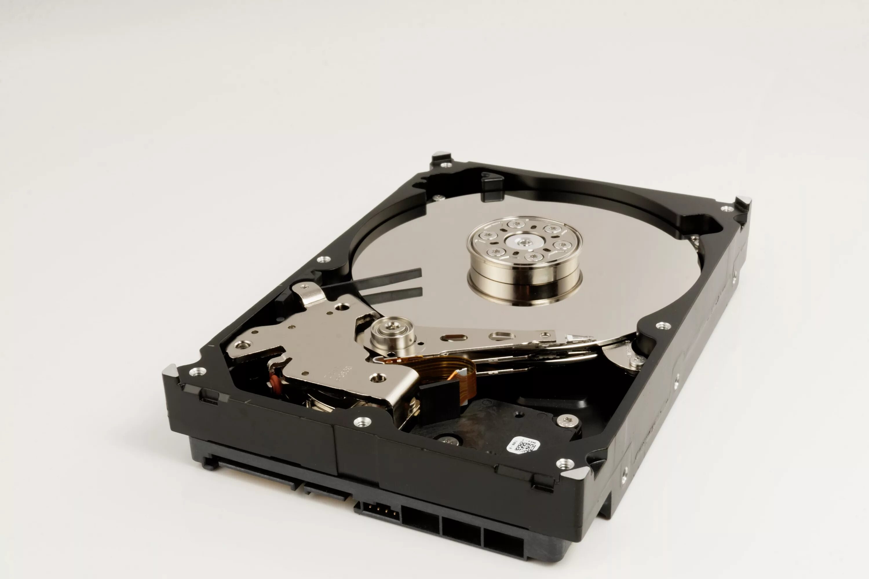 Жесткий диск компьютера является. Жесткие диски – HDD (hard Disk Drive). Жесткий магнитный диск Винчестер. Жесткий диск 200гб. Жесткие диски(Винчестеры)(ПЗУ);.